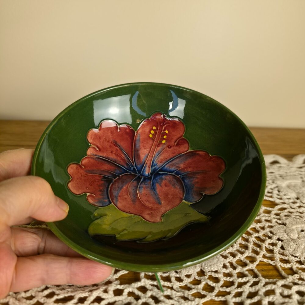 Vintage Moorcroft Hibiscus Art Pottery Bowl - Picture 4 of 8